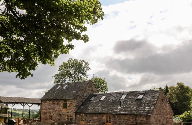 THE STABLES, family friendly, character holiday cottage in Ramshorn