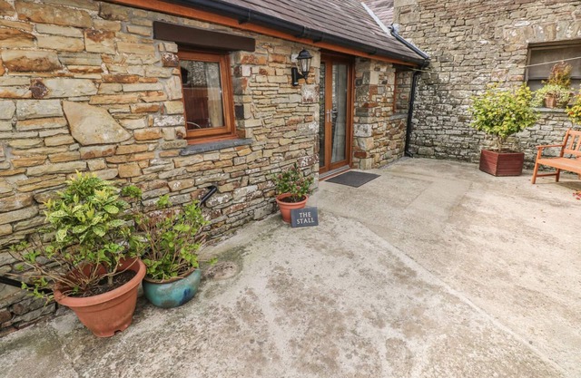 El puesto, LLANMORLAIS