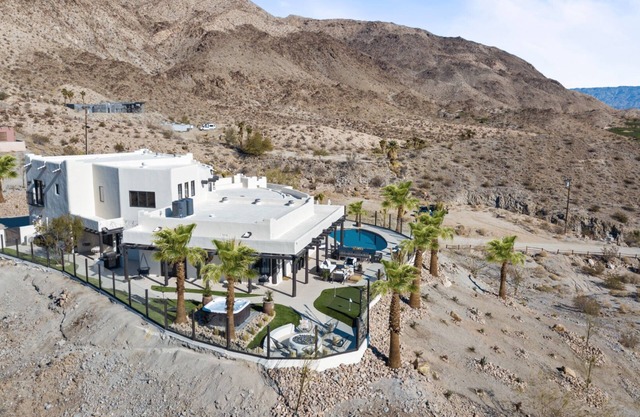 The Summit - Scenic Mountainside Villa with Movie Theater and Private Pool w/Sunset Views