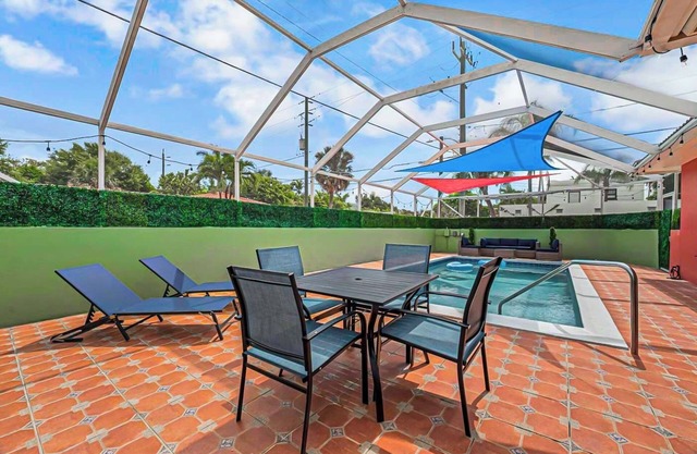 The Sun Sail Retreat - Spacious Home w/ Private Pool, 1 Mile to Beach, Walk DT!