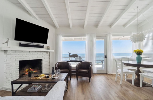 Malibu Carbon Beach Oceanfront Bungalow Ocho