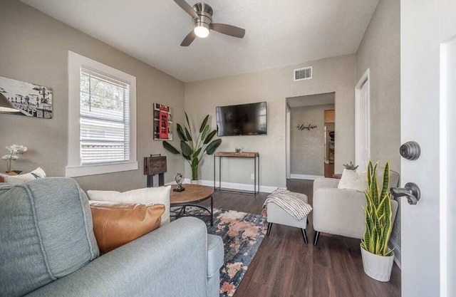 "The Typesetter Flat" - 1BR Apt|Fire pit|Grill