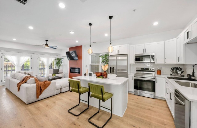 The Urban Oasis - 3BD Condo w/ King Bed Suite & Gated Parking