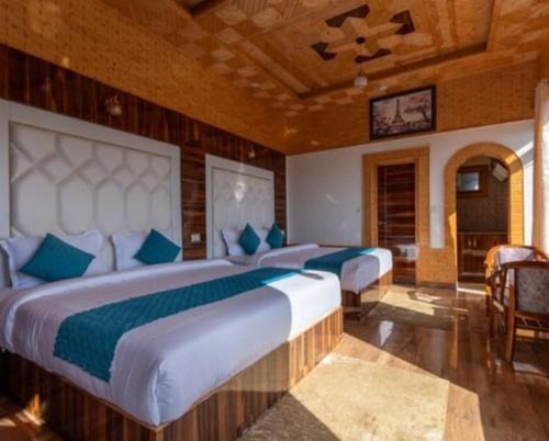 The Warmth & Welcome Hotel I Vacations I Conference I MICE I Family Events I Open Air Terrace I Sky Bonfire I Wooden Rooms With Pvt Balconies I Kufri by Exotic Stays