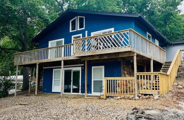 The whole family. On the water! 6 Bedroom