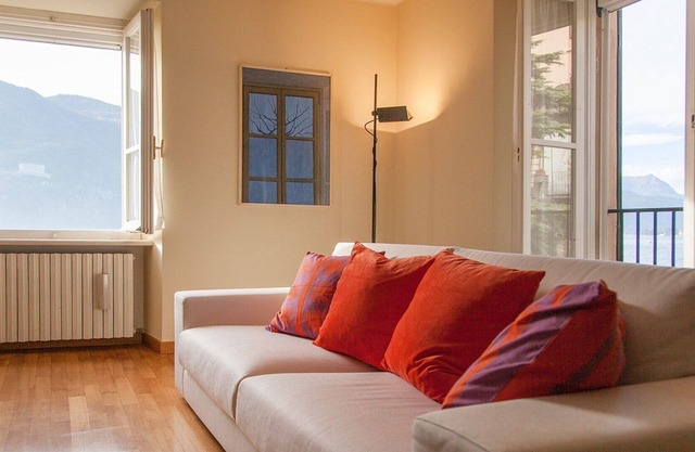 "La ventana en el lago" con vistas sobre el agua del lago de Como