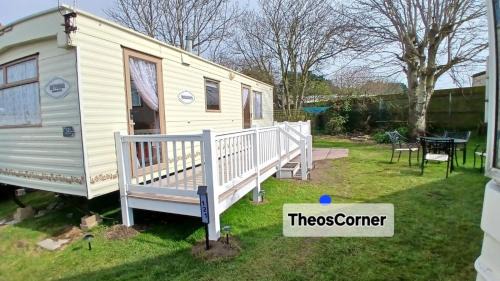 Theos Corner