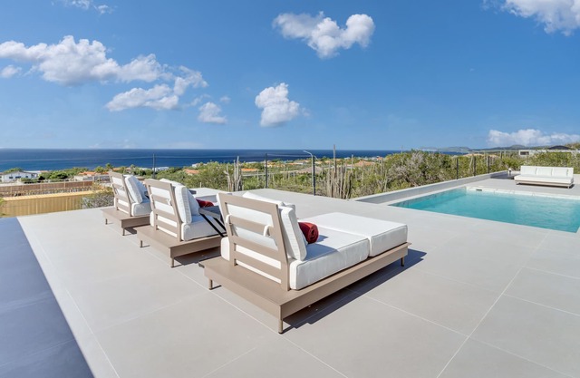 theVilla 210