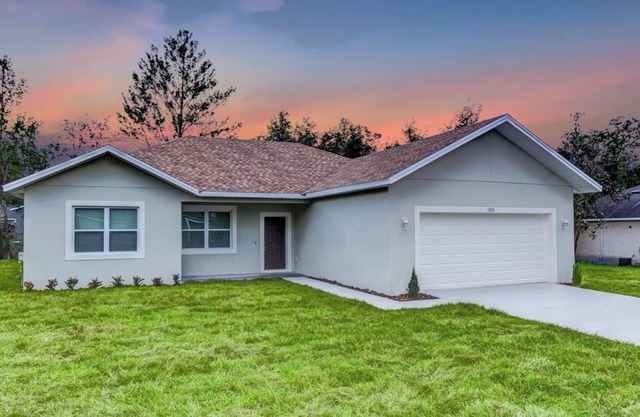 This 3 bedroom, 2 bath home in Orange City offers both comfort and convenience.