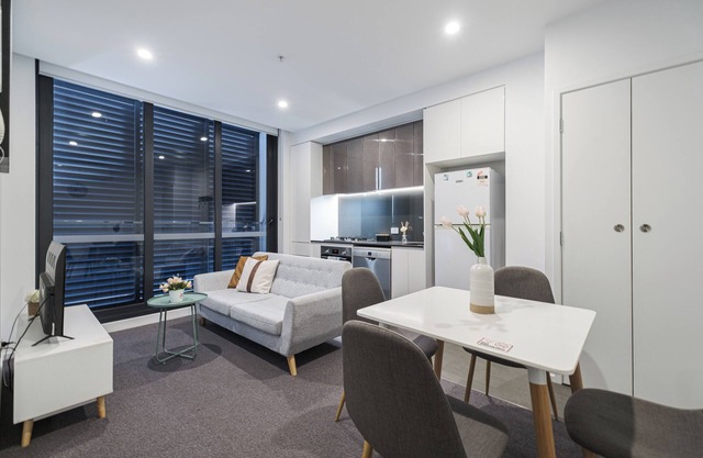 This apartment is a 1 bedroom(s), 1 bathrooms, located in Footscray, VIC.