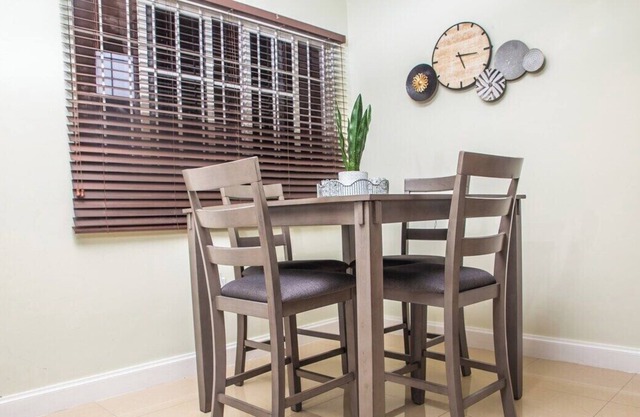 This condominium is a 1 bedroom(s), 1 bathrooms, located in Kingston, St. Andrew Parish.