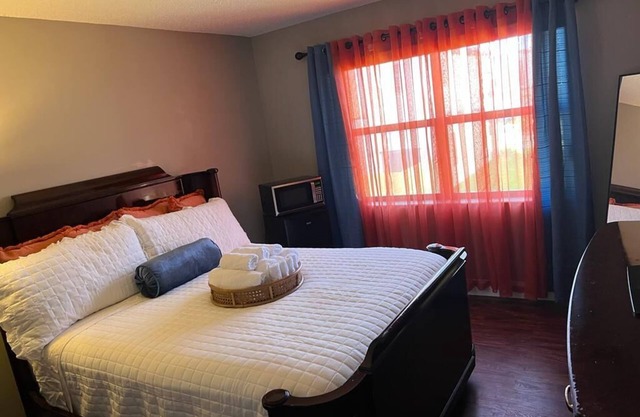 this entire unit consist of 3 bedrooms
