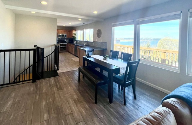 This house is a 3 bedroom(s), 2 bathrooms, located in North Bend, OR.