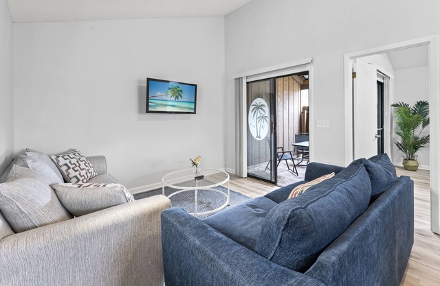 This house is a 3 bedroom(s), 2 bathrooms, located in JACKSONVILLE, FL.