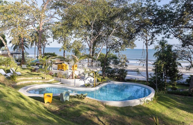 This lodge is a 2 bedroom(s), 2 bathrooms, located in Playa Corona, Panama Oeste.