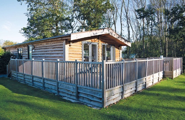 4 bedroom accommodation in Woodthorpe