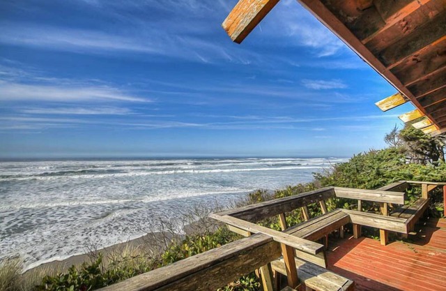 Esta casa frente al mar ofrece un asiento de primera fila para vistas increíbles!