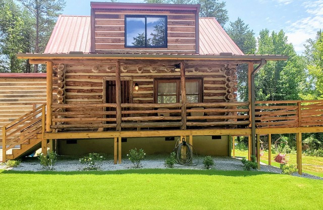 Three Bears Cabin - Unique Four Bedroom Luxury Cabin with Hot Tub!