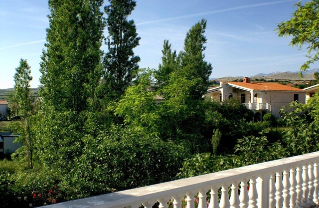 Apartamento de tres habitaciones con una terraza Vlasici, Pag (A-4140-a)