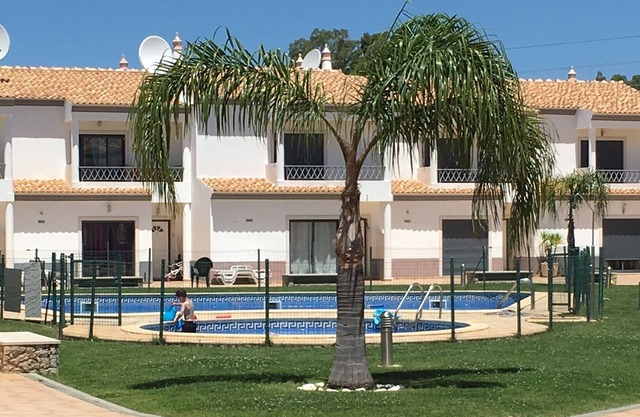 Casa de tres habitaciones con piscina