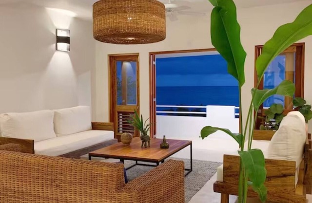 Tres dormitorios frente al mar Ecoluxe Haven en Treasure Beach Jamaica