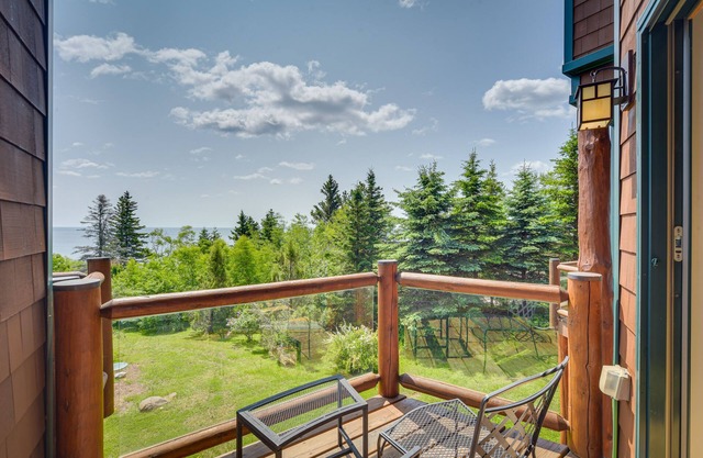 Tofte Tranquility: Lakefront Townhome w/ Balcony!