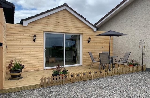 TomaX Garden Cabin Free Parking