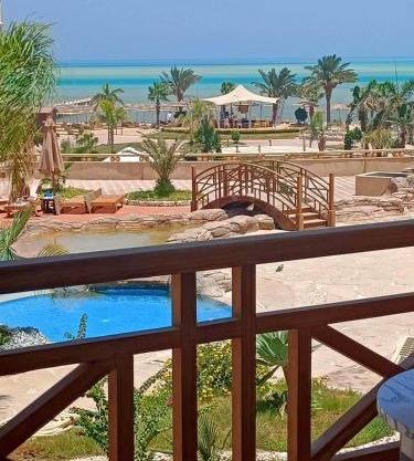 Tony's Privy Beds by Red Sea
