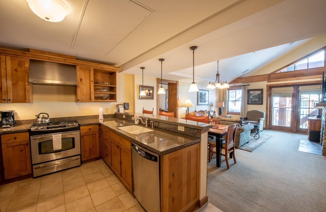 Top Floor 2 Bedroom In Mountaineer Square- Slopeside Condo - No Cleaning Fee! by RedAwning