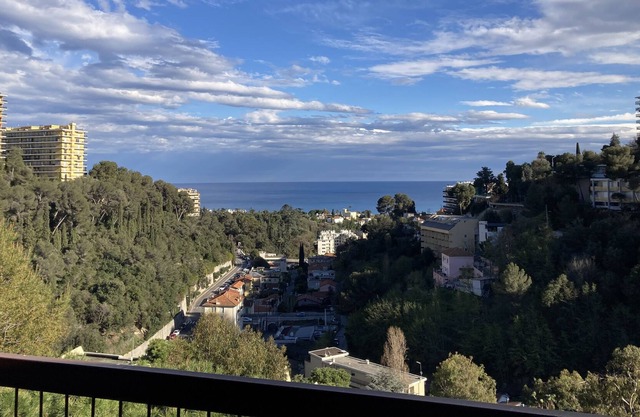 Top floor apartment with terrace and sea view