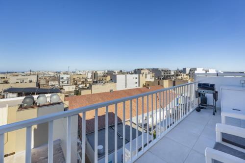 Top Floor Penthouse with City Views - By Solea