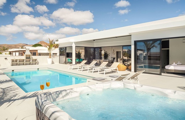 Toro 1 | Lujo y elegancia se unen en esta moderna villa de 3 dormitorios