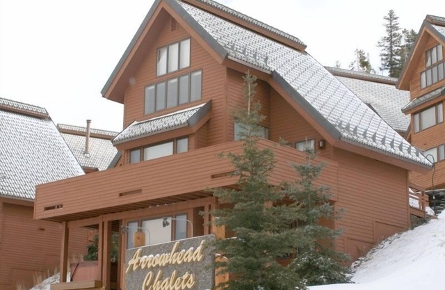 / Acceso Conveniente Big Sky Family Chalet Ski-in Ski-Out