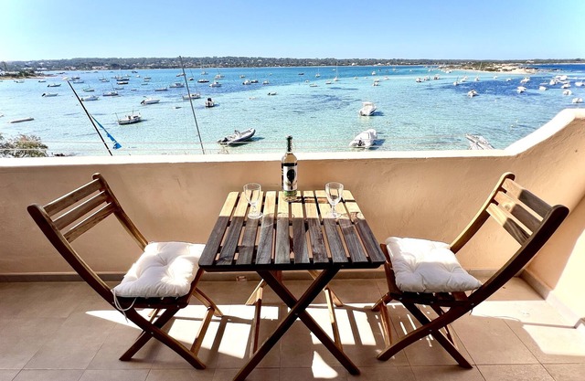 APARTAMENTO TOTALMENTE REFORMADO CON IMPRESIONANTES VISTAS AL MAR
