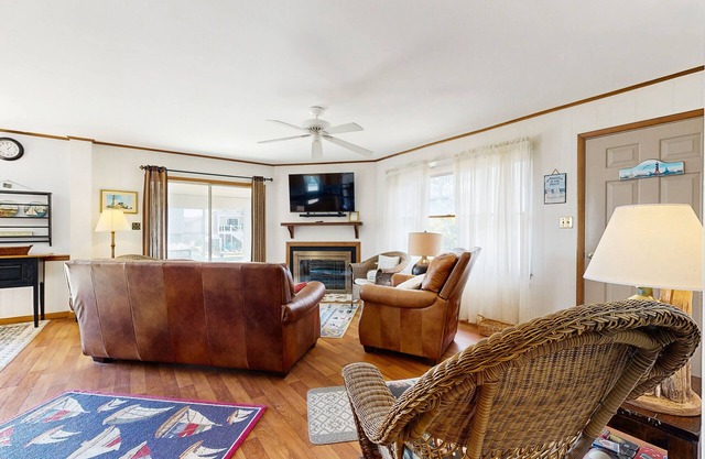 Town of South Bethany Bay Front house w/boat dock, deck, grill