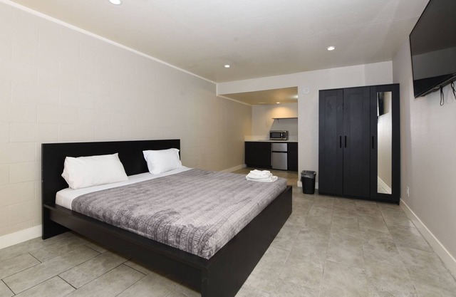 Towne and Country Motel