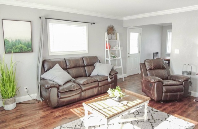 Townhome-colonial A 2 Bedroom Townhouse