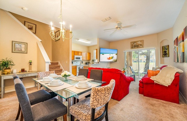 Townhome w/ balcony in Regal Palms Resort