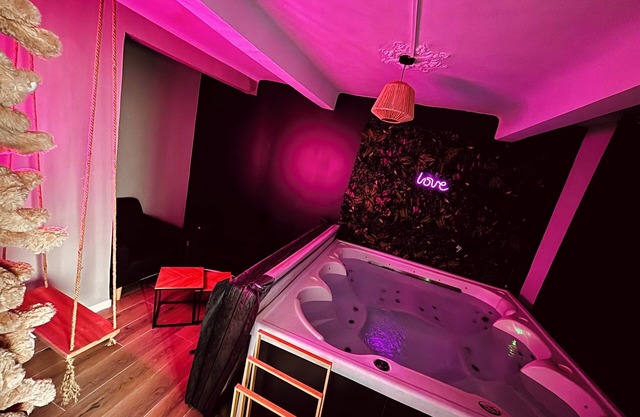 Villa with jacuzzi and private sauna