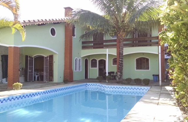 Casa adosada con piscina a 500 metros de la playa con wifi gratis y TV por cable.