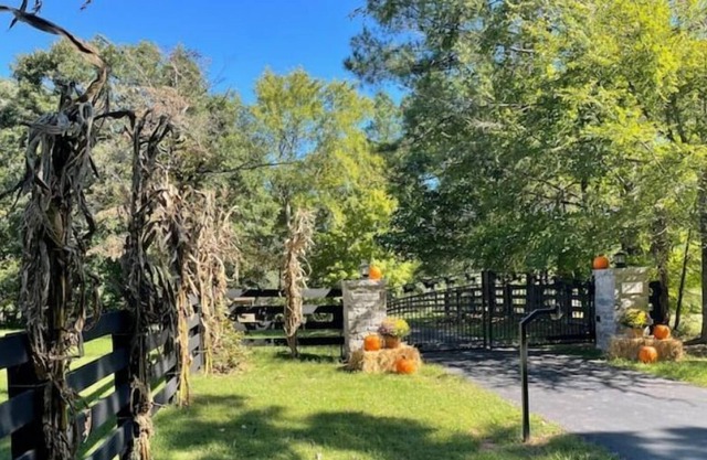 Trace Hollow Bunkhouse - peaceful and rustic country getaway near Nashville!