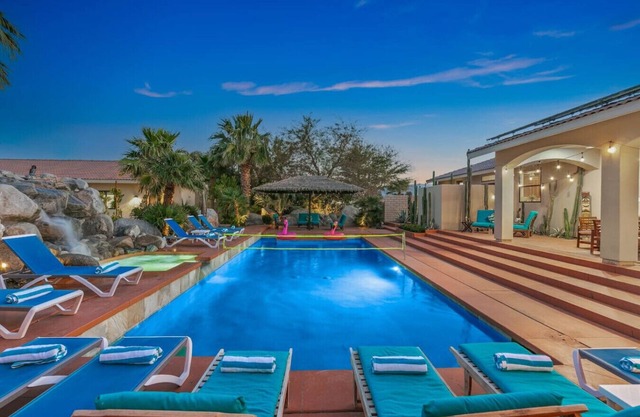 Large home +>acre compound, sleeps 20,pickle +basketball,15 mins to PS,billiards