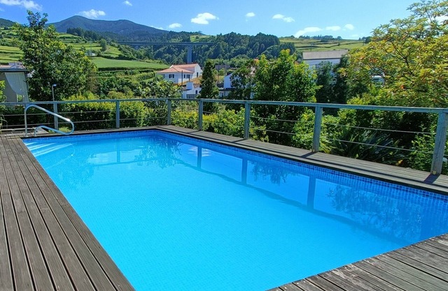HERMOSA CASA RURAL CON UN BONITO JARDÍN, PISCINA Y INCREÍBLES VISTAS ASOMBROSAS