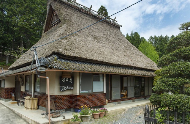 Una casa arrendada con una casa de primavera de 200 años en Kyoto