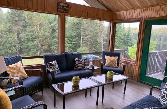 Tranquil, 10 Acre Private, Waterfront, Getaway!