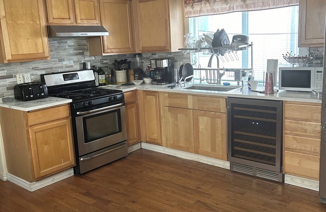 Tranquil 3-bedroom house with WiFi in Seattle/ Home away from Home