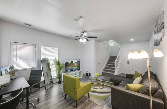 Tranquil 2BR I Pool I Gym I Parking I Workspace