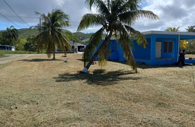 Tranquil cozy home away from home!!! 10 minute walking distance to the beach!!!