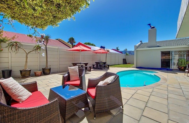 Tranquil Family Escape: Pool, Balcony