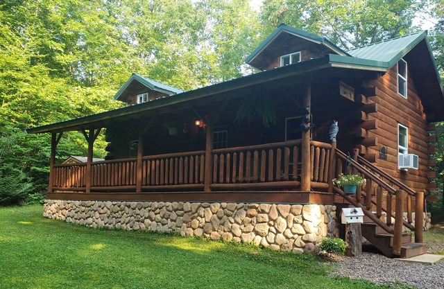 Winding Creek Cabin Una cabaña tranquila ubicada en 5 acres de tierra boscosa